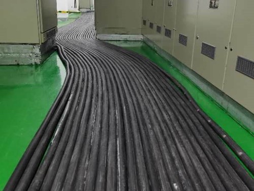 陵川如何根据理论计算公式计算温度对特定电压测量结果的影响？